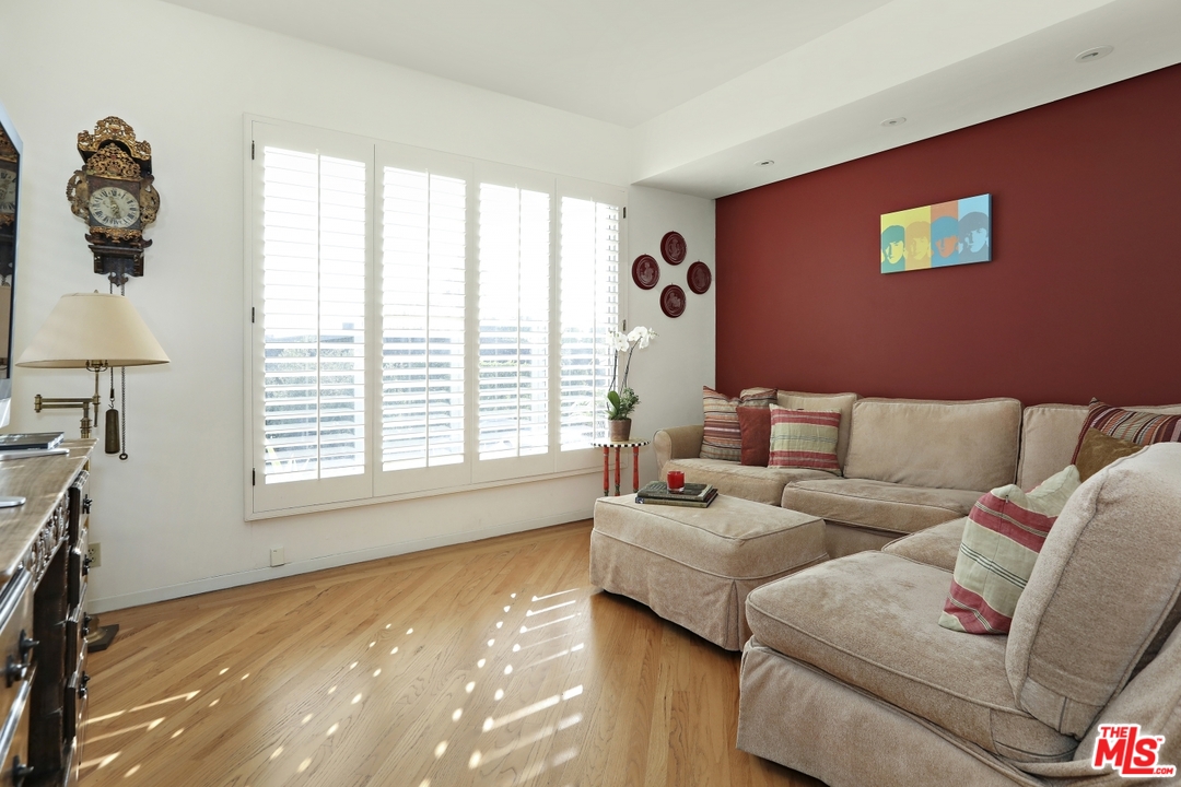 1629 Tower Grove Drive Beverly Hills, CA 90210 - Photo 8 of 29 a living room with furniture and a window