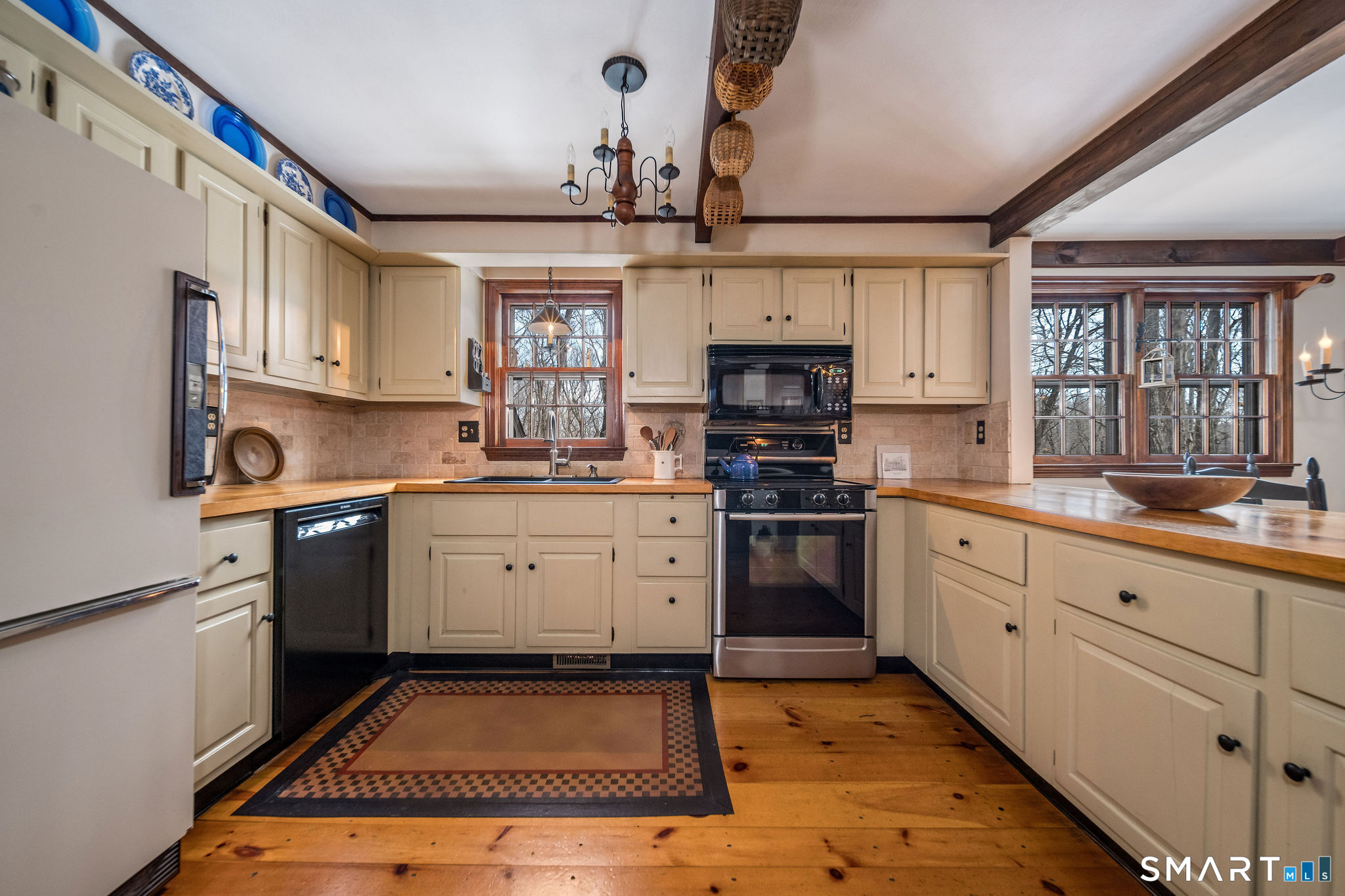 286 Opening Hill Road Madison, CT 06443 - Photo 5 of 40