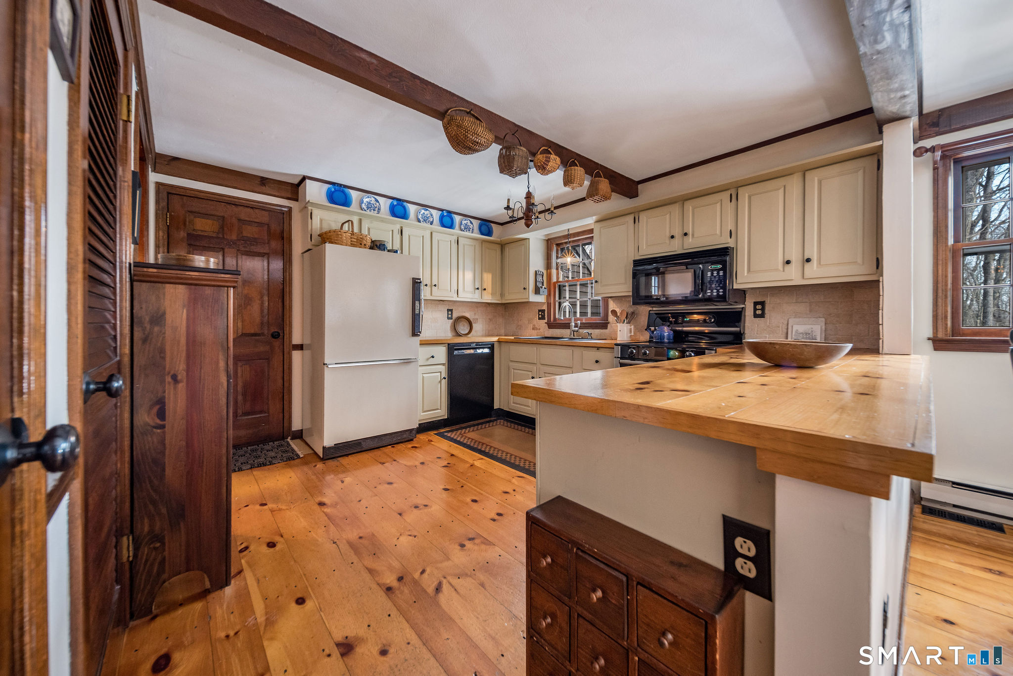 286 Opening Hill Road Madison, CT 06443 - Photo 8 of 40