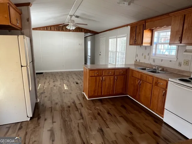 $1,295 | 727 West 3rd Street, Woodbine, GA 31569