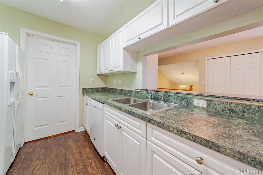 3553 Oakmonte Boulevard, Unit 48 Rochester, MI 48306 - Photo 17 of 32