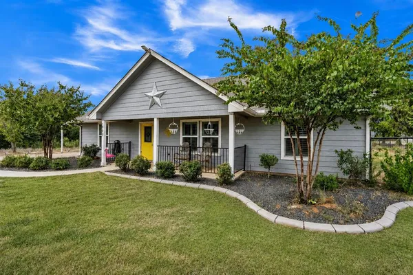 $400,000 | 909 Erwin Road, Poolville, TX 76487