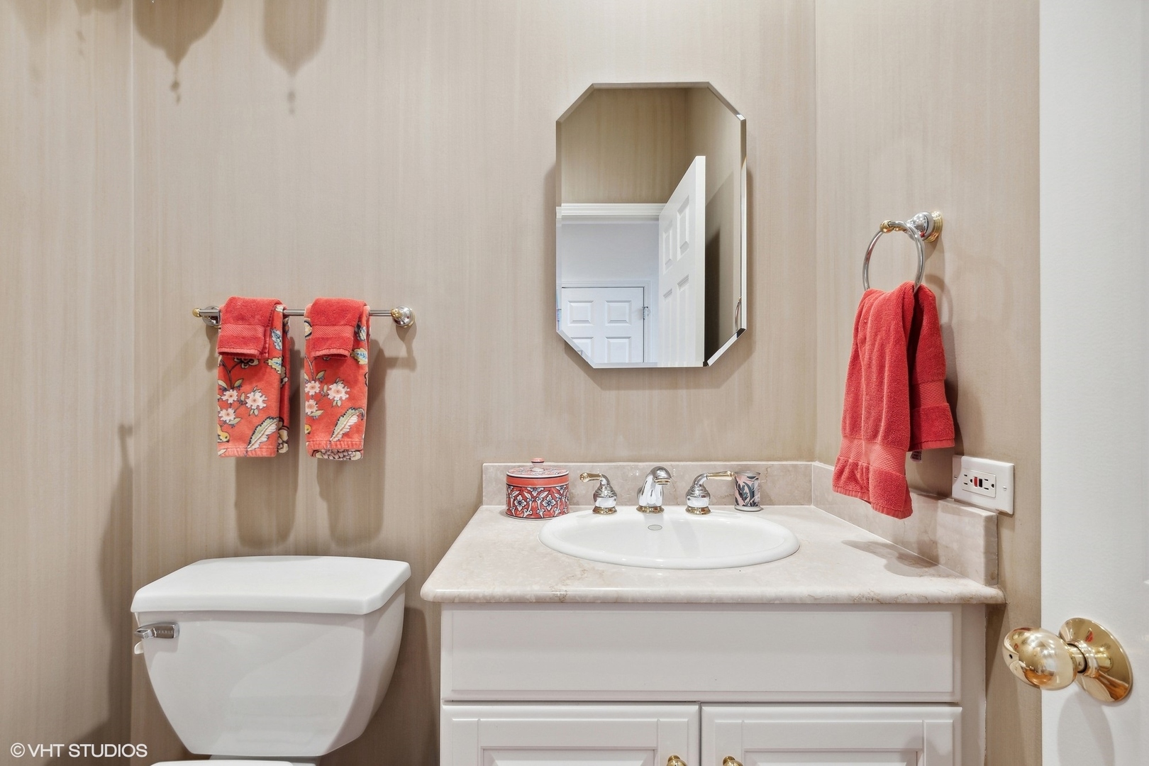 2013 Royal Ridge Drive Northbrook, IL 60062 - Photo 15 of 43 a bathroom with a toilet sink and mirror