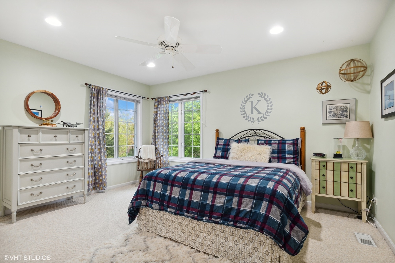 2013 Royal Ridge Drive Northbrook, IL 60062 - Photo 22 of 43 a bedroom with a bed and a dresser