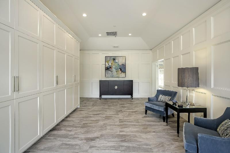 2013 Royal Ridge Drive Northbrook, IL 60062 - Photo 35 of 43 a living room with furniture and a table