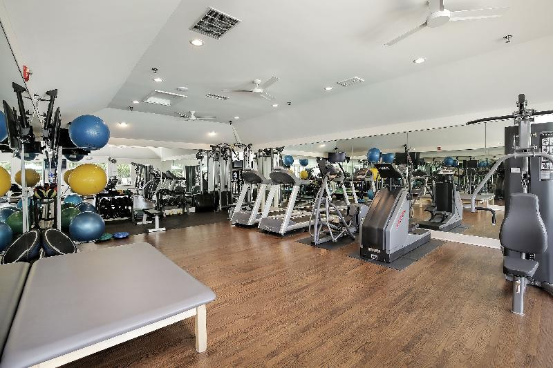 2013 Royal Ridge Drive Northbrook, IL 60062 - Photo 37 of 43 a view of a room with gym equipment