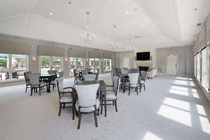 2013 Royal Ridge Drive Northbrook, IL 60062 - Photo 39 of 43 a large kitchen with a table and chairs