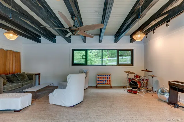 a view of livingroom with furniture and a ceiling fan