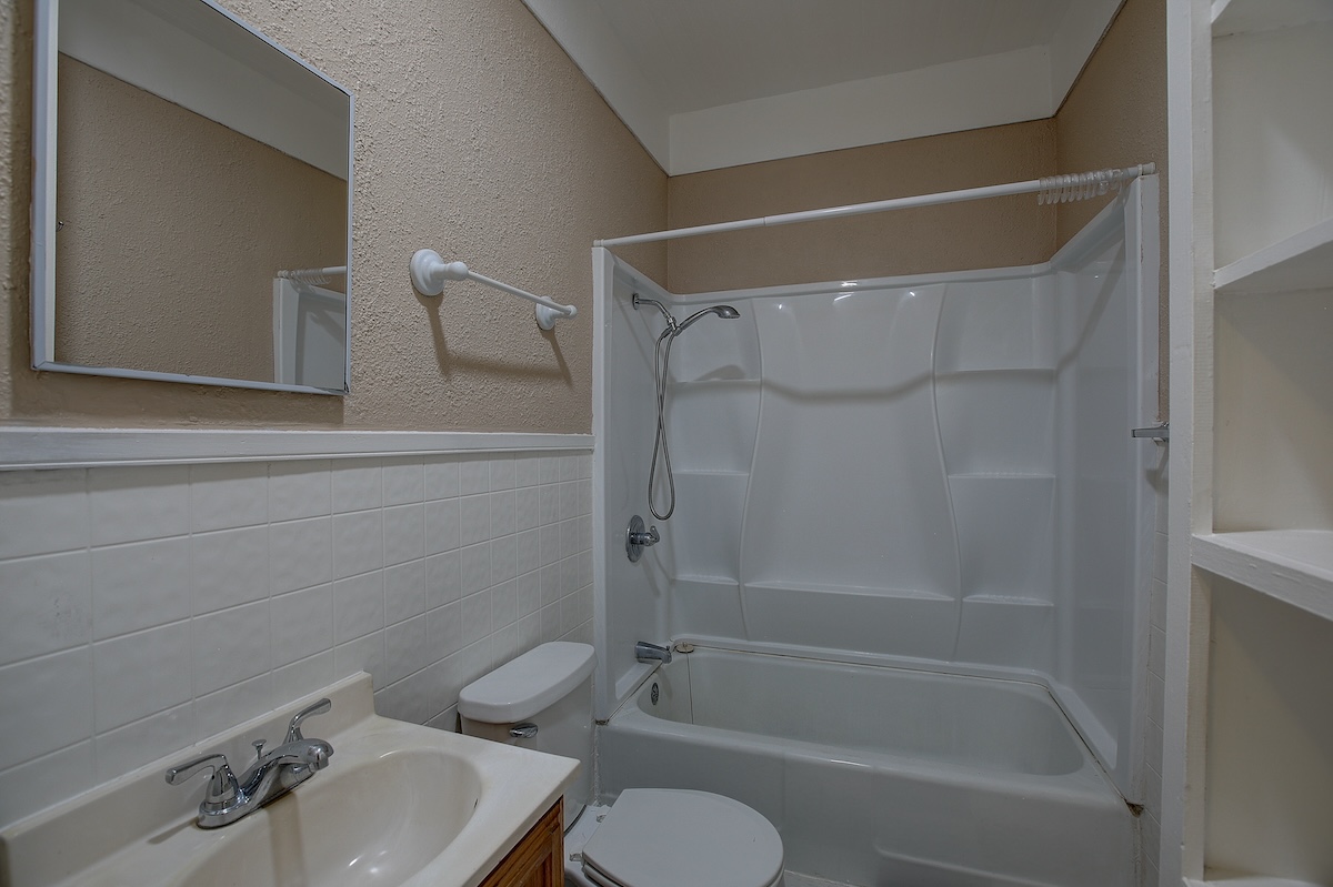 1708 Olive Street Georgetown, TX 78626 - Photo 11 of 38 Bathroom in Guest quarters