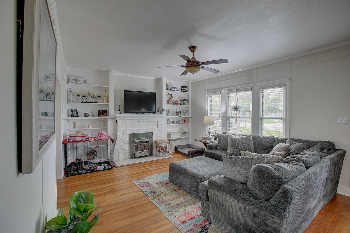 1708 Olive Street Georgetown, TX 78626 - Photo 18 of 38 Main house has taller ceilings, ceiling fan and great natural lighting. Blinds on windows. and Beautiful oak flooring