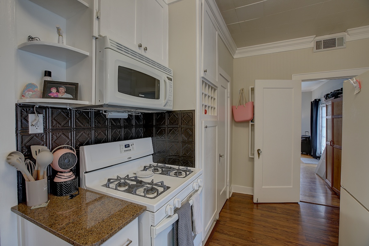 1708 Olive Street Georgetown, TX 78626 - Photo 24 of 38 A house in the 'round' doors open and allow air to flow.