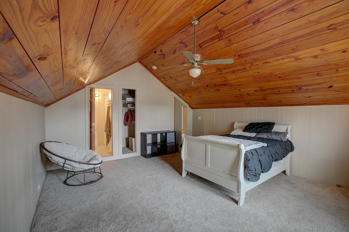 1708 Olive Street Georgetown, TX 78626 - Photo 35 of 38 A truly great space. Gorgeous shiplap on the ceiling. Upstairs has large closet, walk in entrance to attic, bathroom.