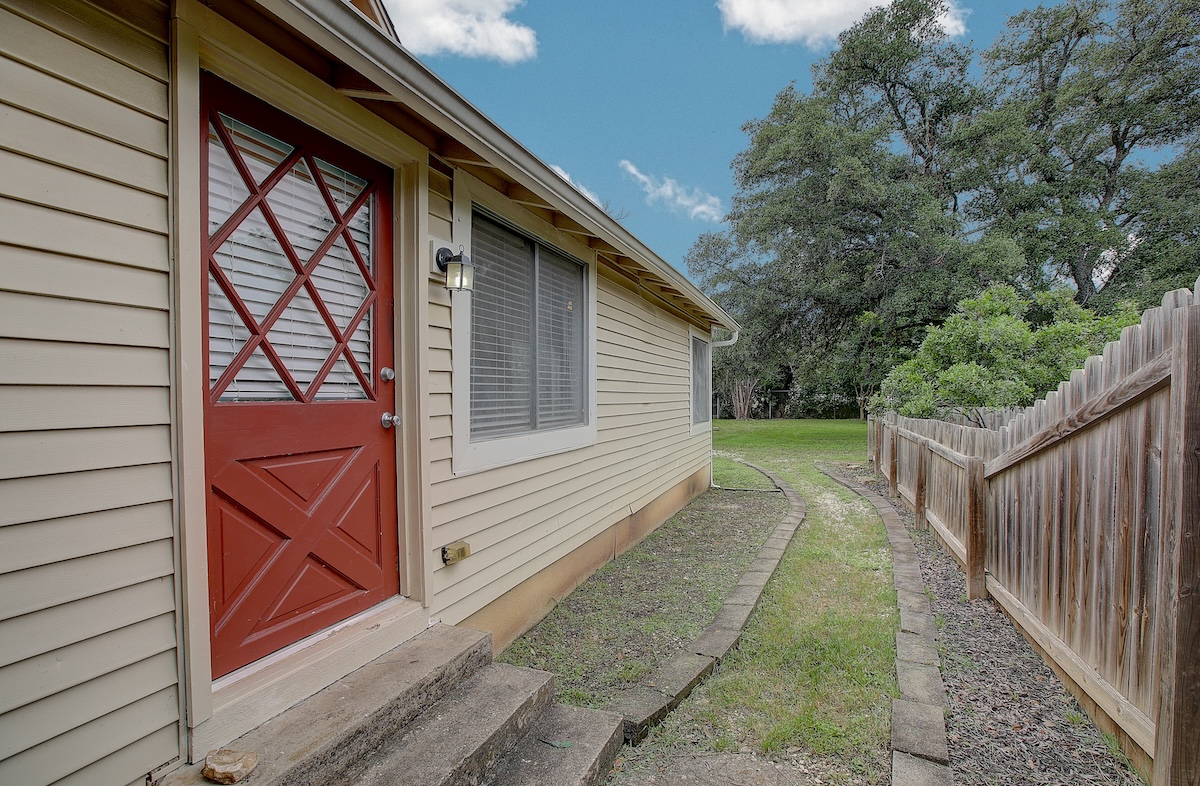 1708 Olive Street Georgetown, TX 78626 - Photo 7 of 38 guest house is on separate meters, so rental ready. Current tenant pays 800/months and is month to month for maximum flexibility for the buyer.
