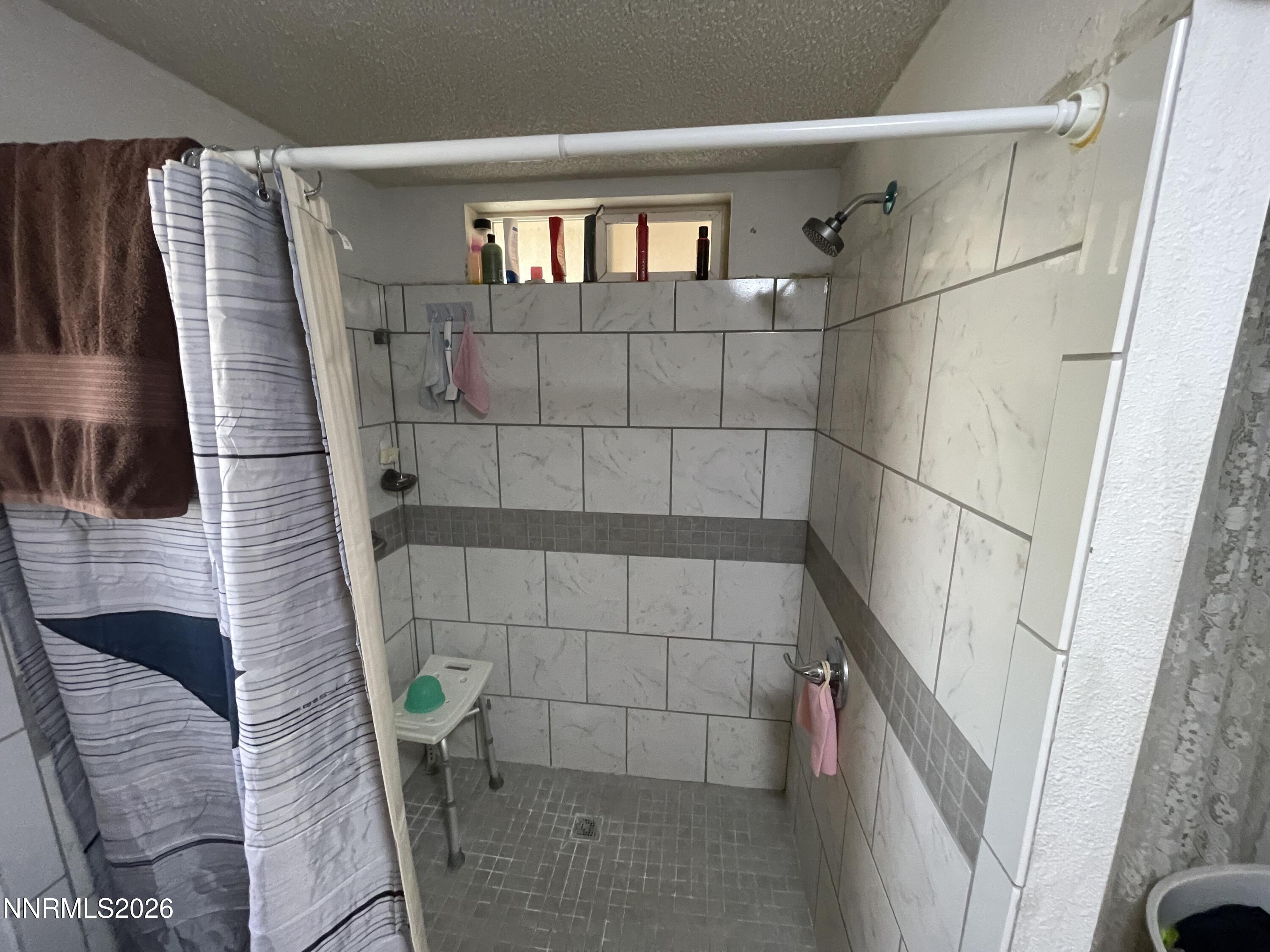 795 16th Street Lovelock, NV 89419 - Photo 22 of 28 a bathroom with a shower