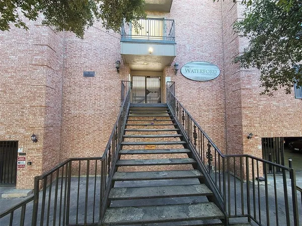 $1,700 | 2401 Leon Street, Unit 209, Austin, TX 78705