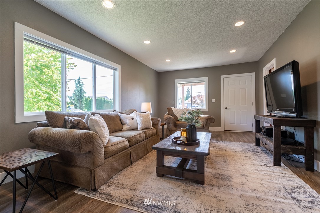 8796 Vinup Road Lynden, WA 98264 - Photo 11 of 30 Gallery Image 11