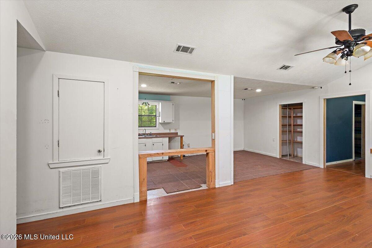400 Cardinal Lane Carthage, MS 39051 - Photo 6 of 21 06-HTP_4294