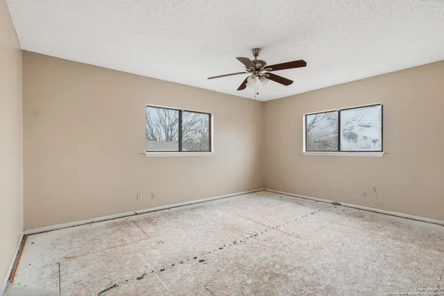 a view of room with window and ceiling fan