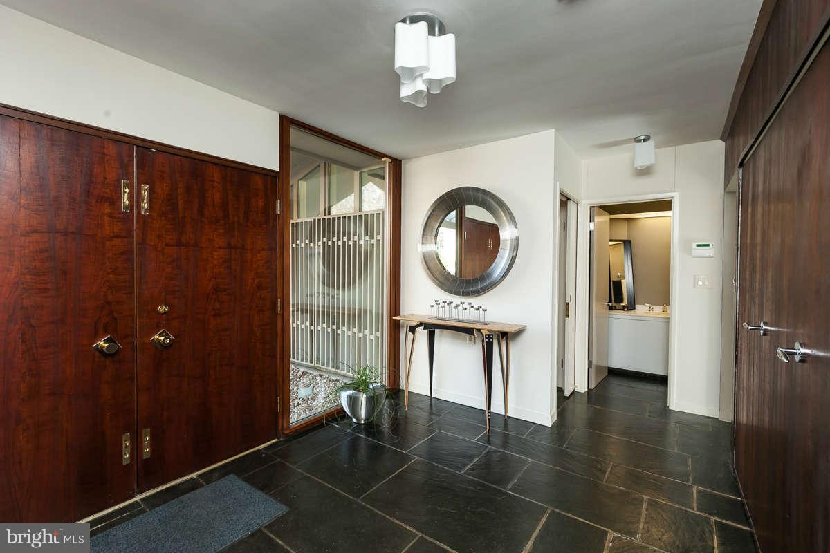 10 Springbriar Lane Baltimore, MD 21208 - Photo 3 of 29 Foyer