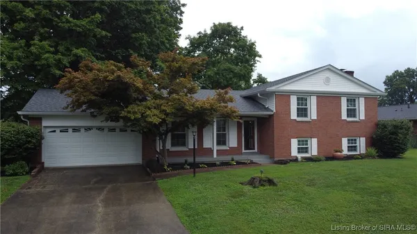 $354,000 | 1435 Bellemeade Drive, New Albany, IN 47150