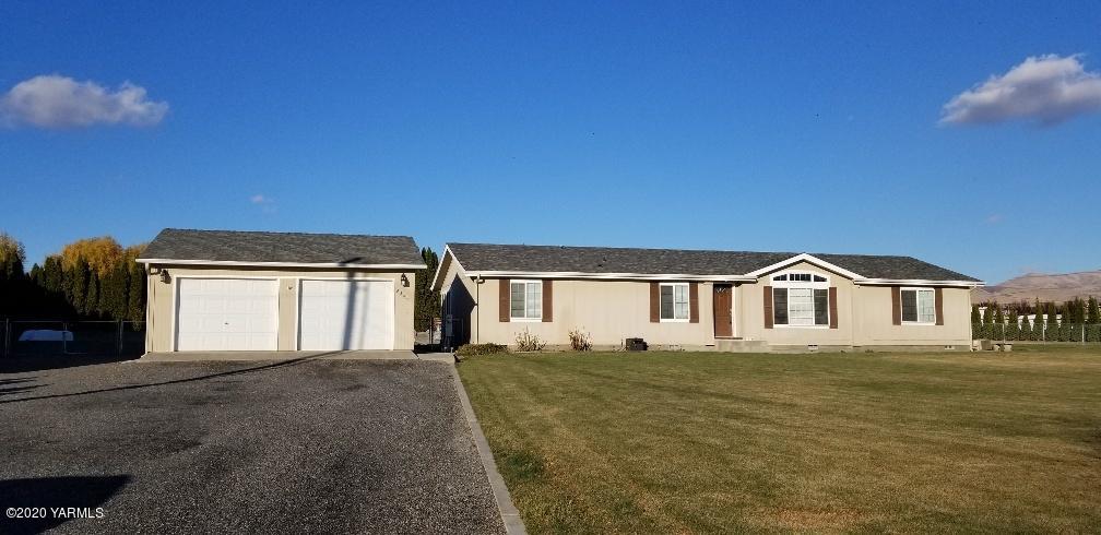 9851 Mieras Road Yakima, WA 98901 - Photo 1 of 27 Front of the home