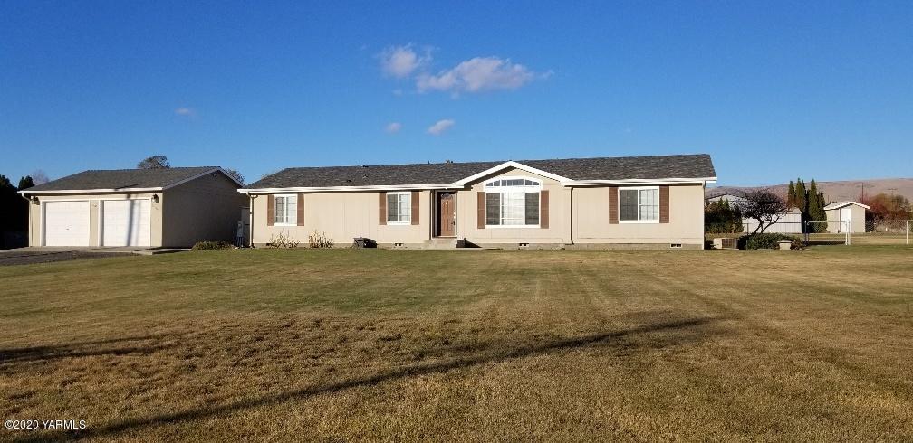 9851 Mieras Road Yakima, WA 98901 - Photo 2 of 27 Front Yard