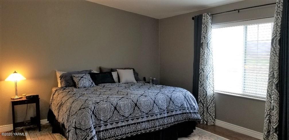 9851 Mieras Road Yakima, WA 98901 - Photo 12 of 27 Master Bedroom