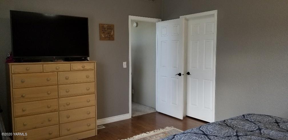 9851 Mieras Road Yakima, WA 98901 - Photo 13 of 27 Master Bedroom