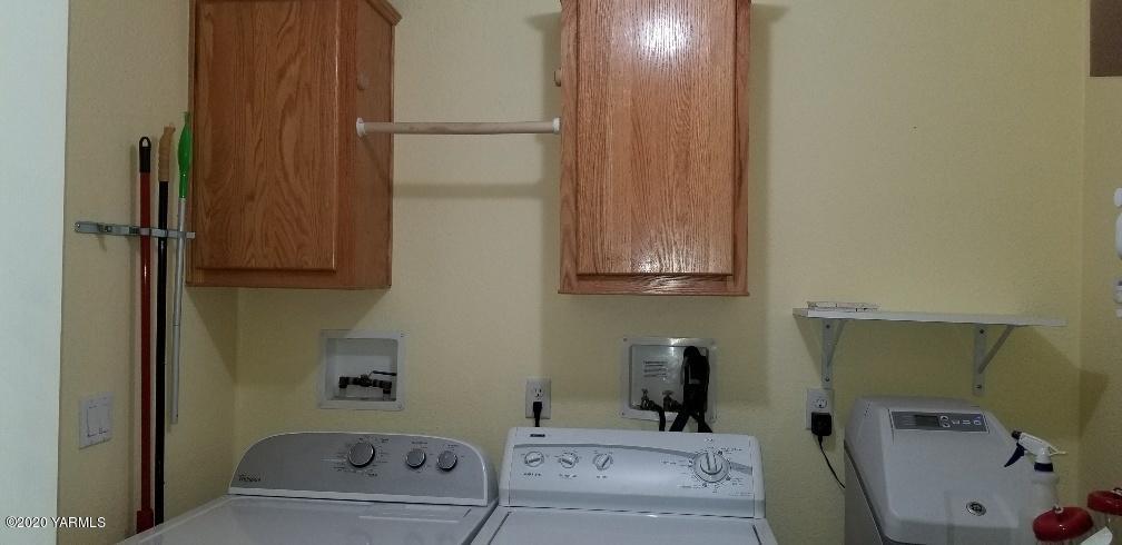 9851 Mieras Road Yakima, WA 98901 - Photo 20 of 27 Large Utility Room