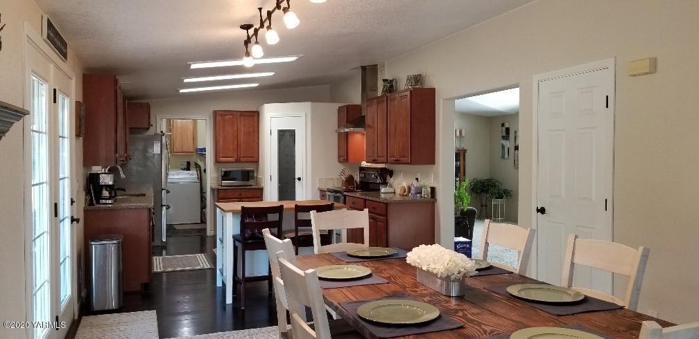 9851 Mieras Road Yakima, WA 98901 - Photo 7 of 27 Dining Room Into Kitchen