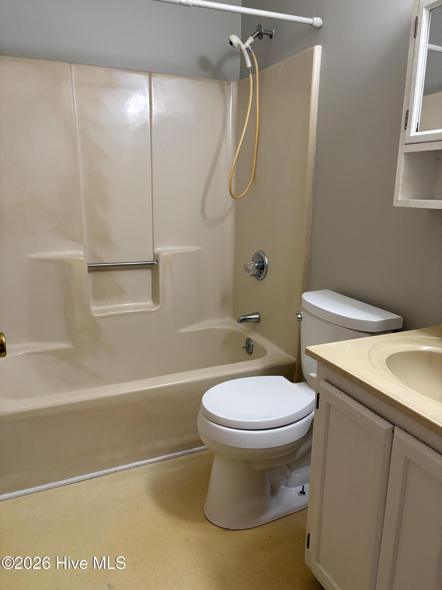 32 Arrowhead Drive Hubert, NC 28539 - Photo 10 of 21 Full hall bathroom