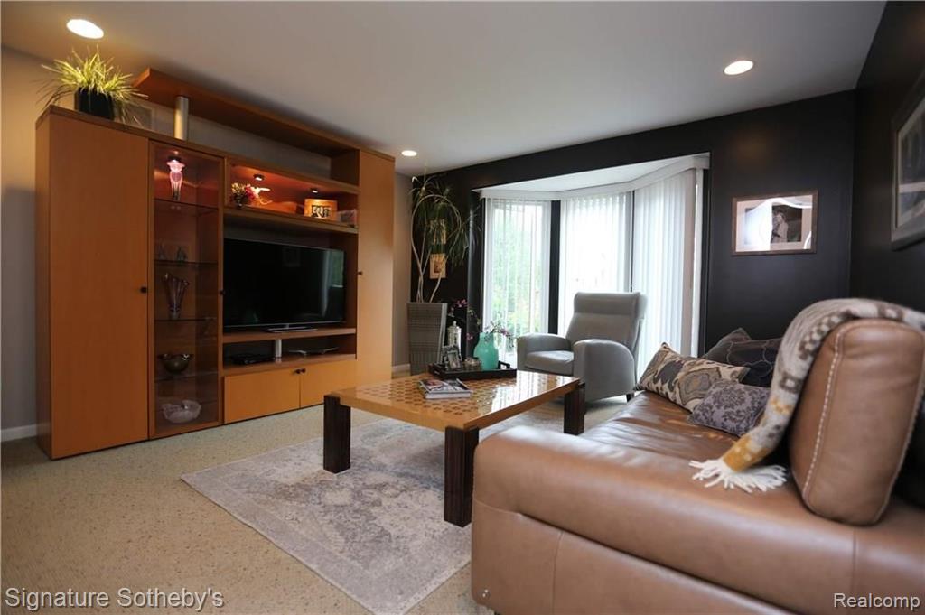 731 Stanford Circle Rochester Hills, MI 48309 - Photo 6 of 52