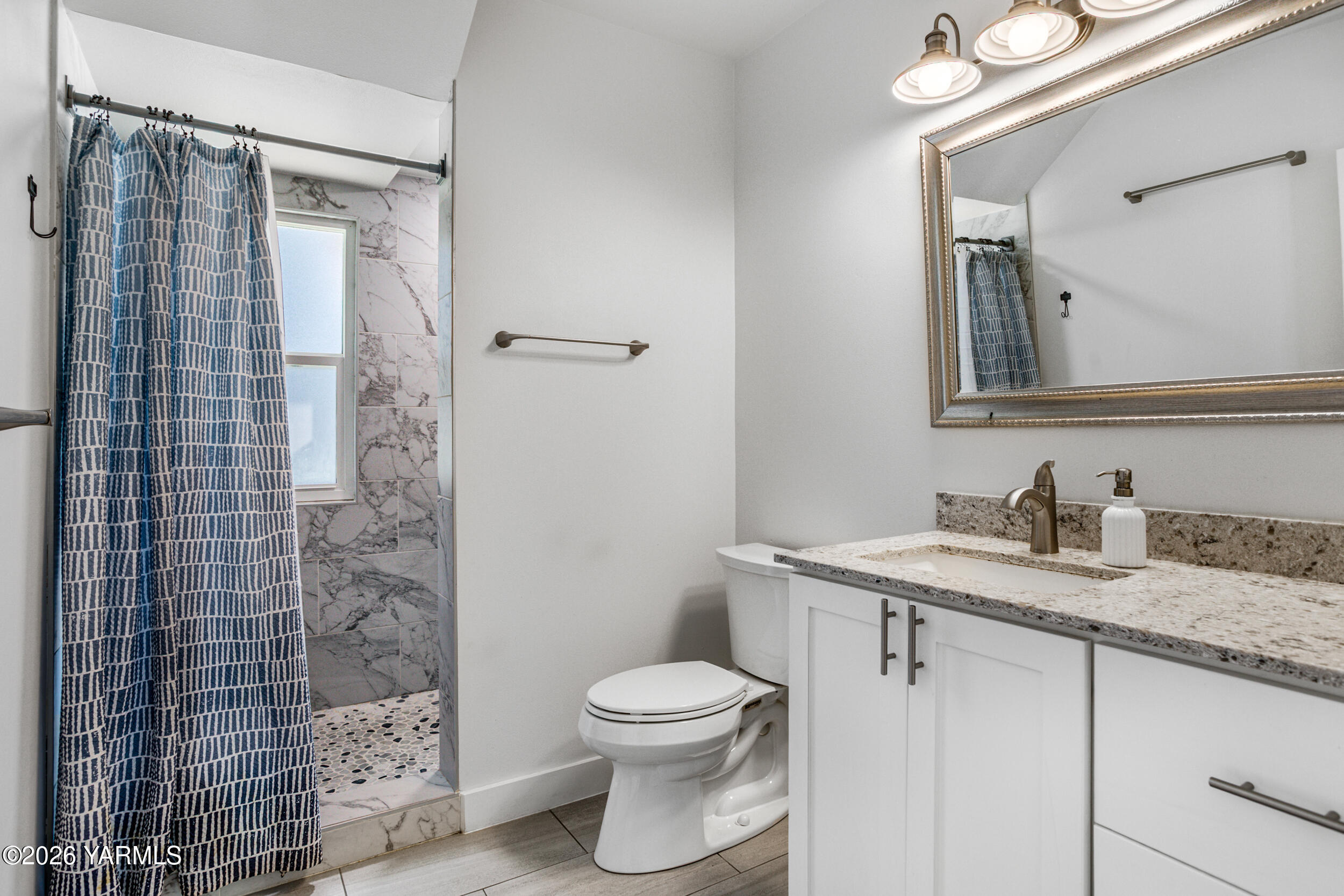 3206 Summitview Avenue Yakima, WA 98902 - Photo 18 of 48 Main Level Bathroom