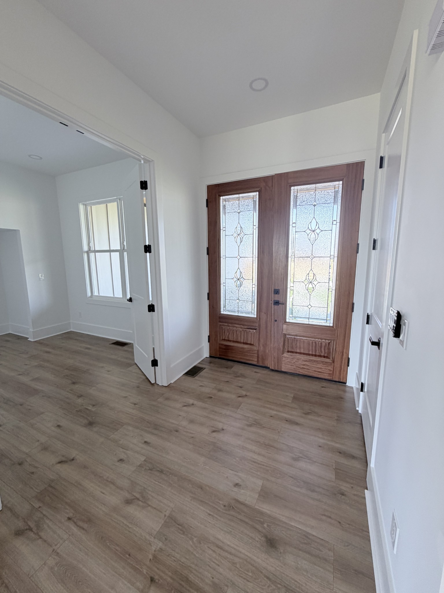 6447 Hopewell Road Springfield, TN 37172 - Photo 54 of 61 an empty room with windows and closet