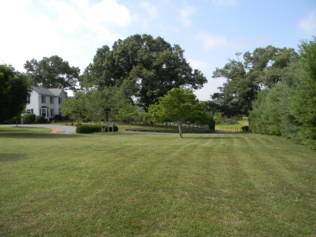 749 Timber Ridge Fincastle, VA 24090 - Photo 39 of 60 Drive, House and Yard