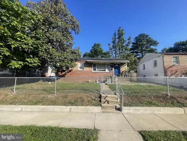 a view of house with backyard and trees