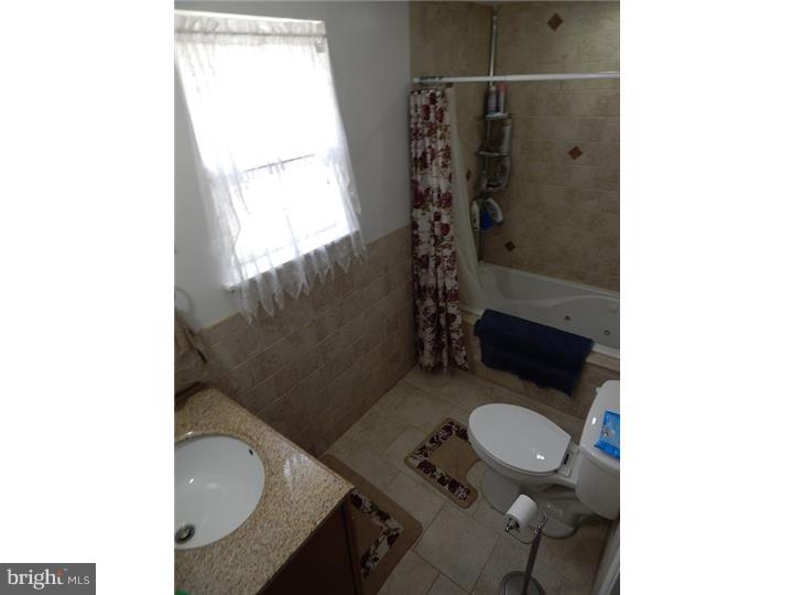 3569 Primrose Road Philadelphia, PA 19114 - Photo 14 of 22 Bathroom