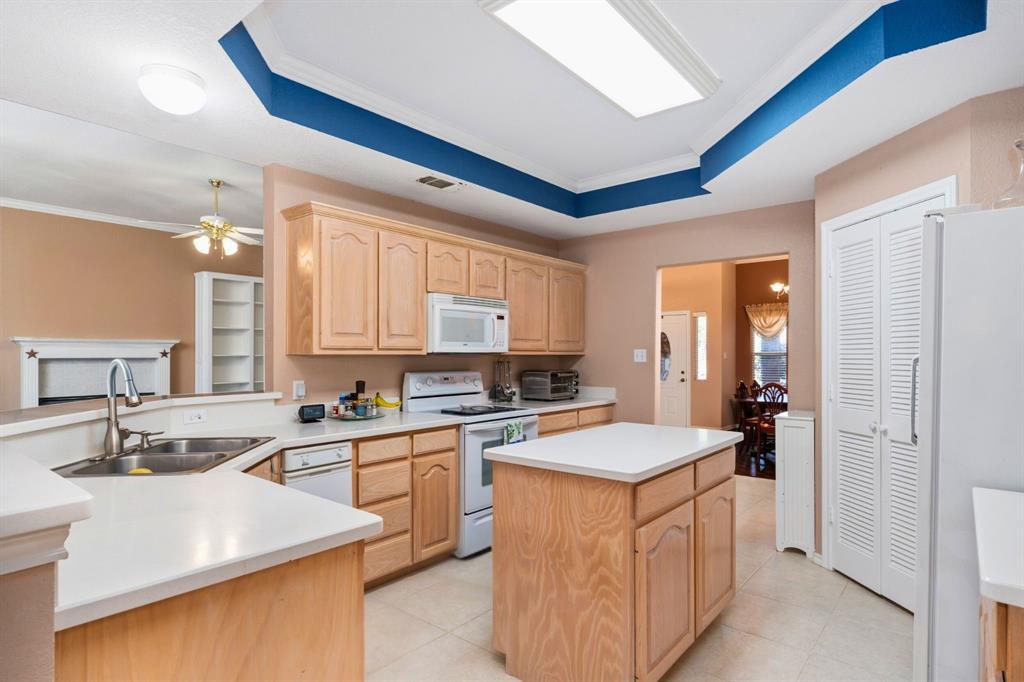 11306 Jennifer Circle Sanger, TX 76266 - Photo 9 of 24 a kitchen with stainless steel appliances granite countertop a sink stove and refrigerator