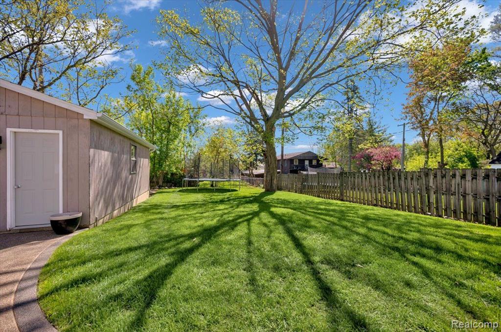 3853 North Mill Road Dryden, MI 48428 - Photo 31 of 34