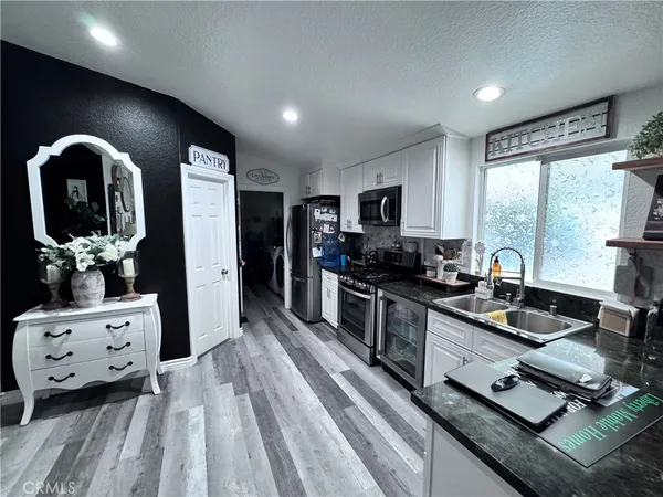 a view of a livingroom with furniture and closet