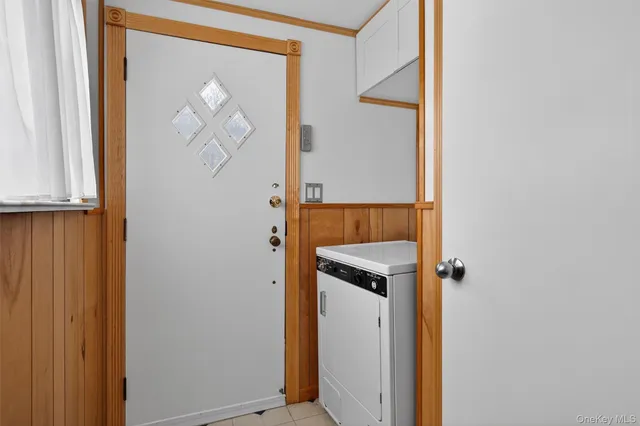 a view of door with an empty room