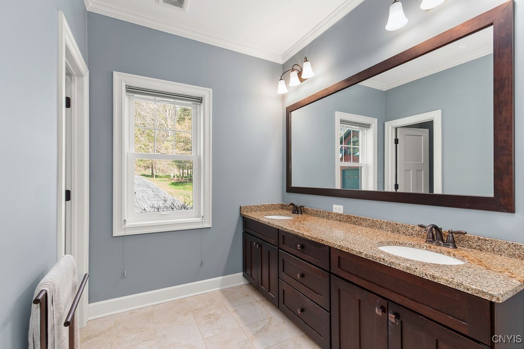 3830 Rippleton Road Cazenovia, NY 13035 - Photo 13 of 32 Primary suite bath w/private water closet to left.