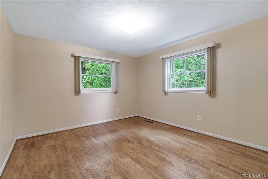 3335 Jewell Road Howell, MI 48843 - Photo 17 of 32