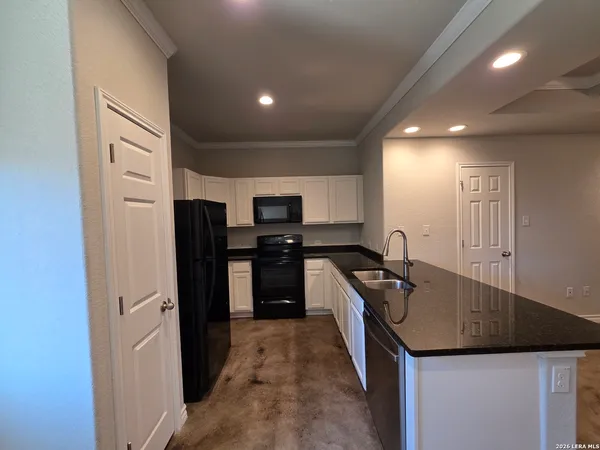 $1,250 | 16913 Dancing Ava, Unit 3, Selma, TX 78154