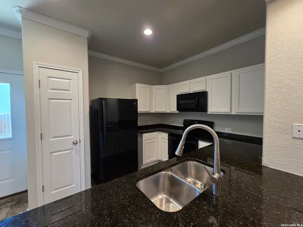 $1,250 | 16913 Dancing Ava, Unit 3, Selma, TX 78154