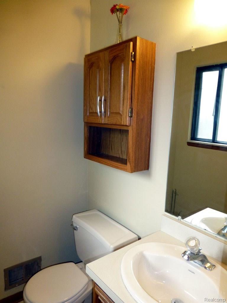 3079 Gerald Avenue Rochester, MI 48307 - Photo 19 of 25 P1030784RC.jpg