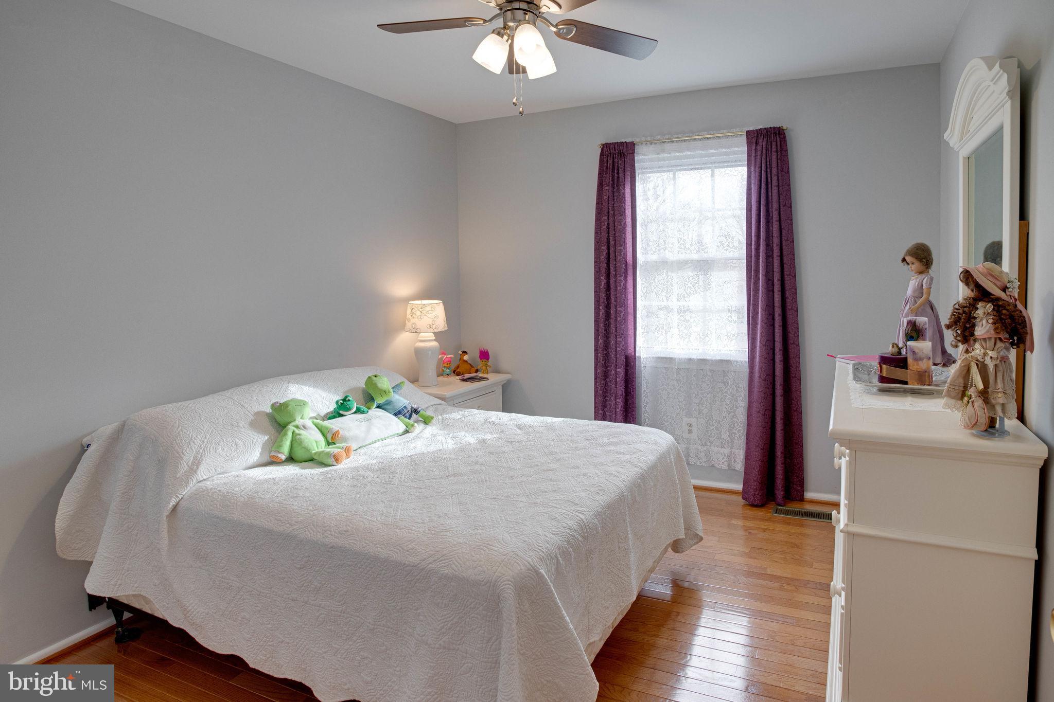 4301 Still Meadow Road Fairfax, VA 22032 - Photo 13 of 33 Guest bedroom