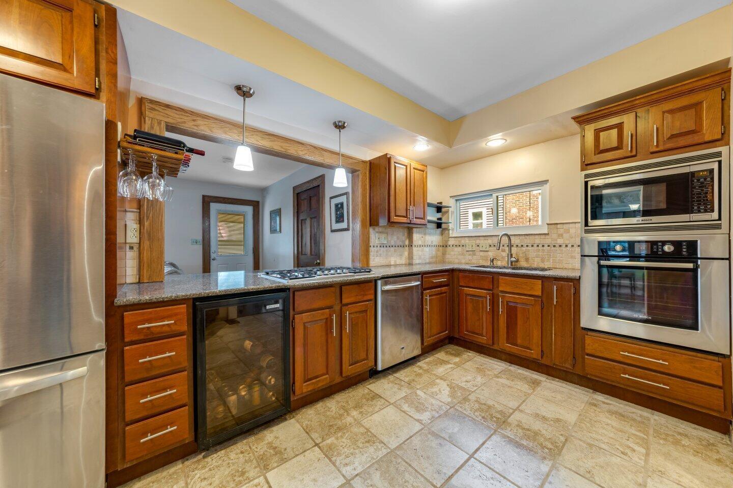 32 Fallis Road Columbus, OH 43214 - Photo 15 of 42 Beautiful large kitchen