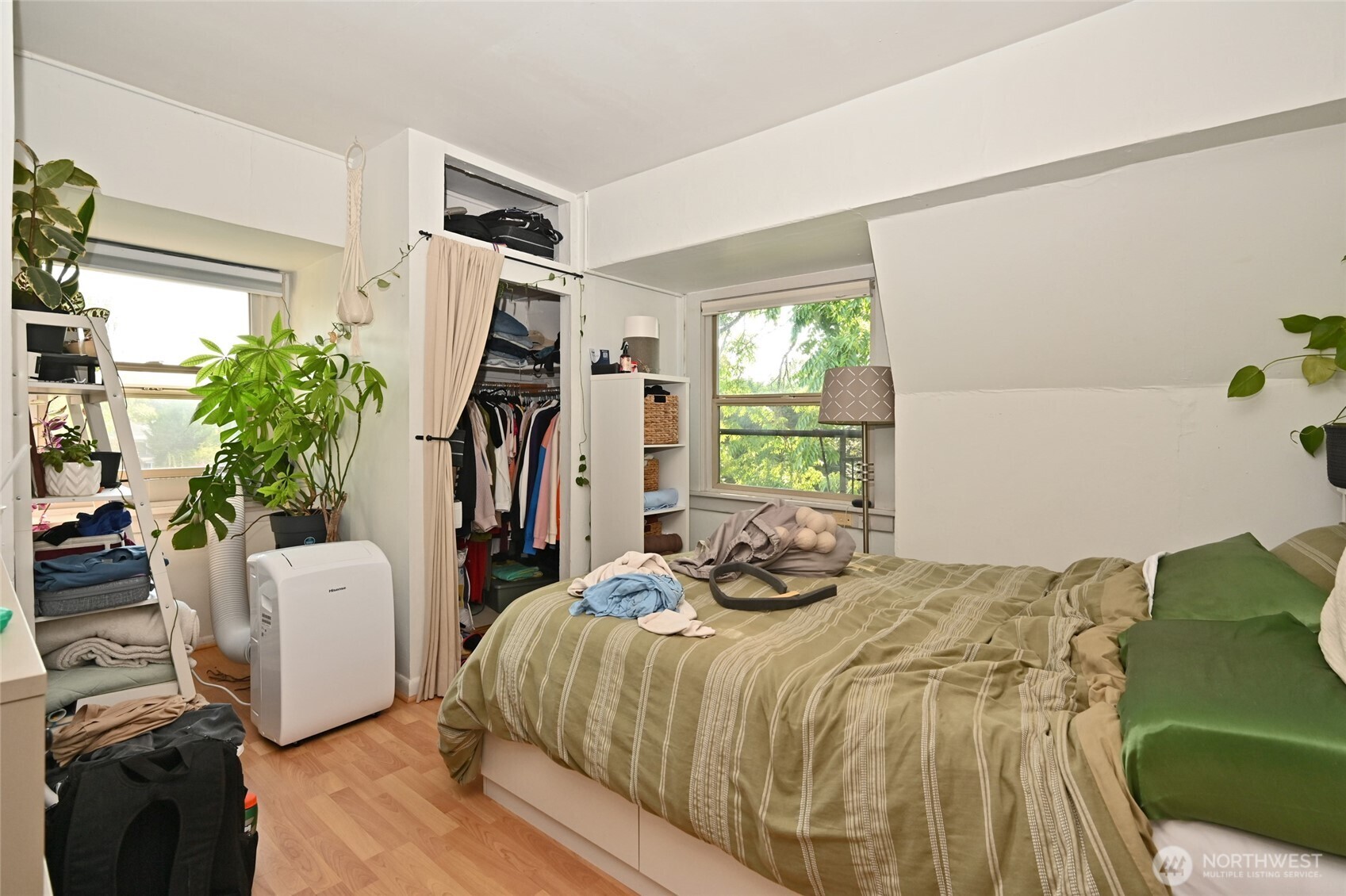 1425 East Prospect Street, Unit 110 Seattle, WA 98112 - Photo 31 of 40 a bedroom with a bed and a flat tv screen