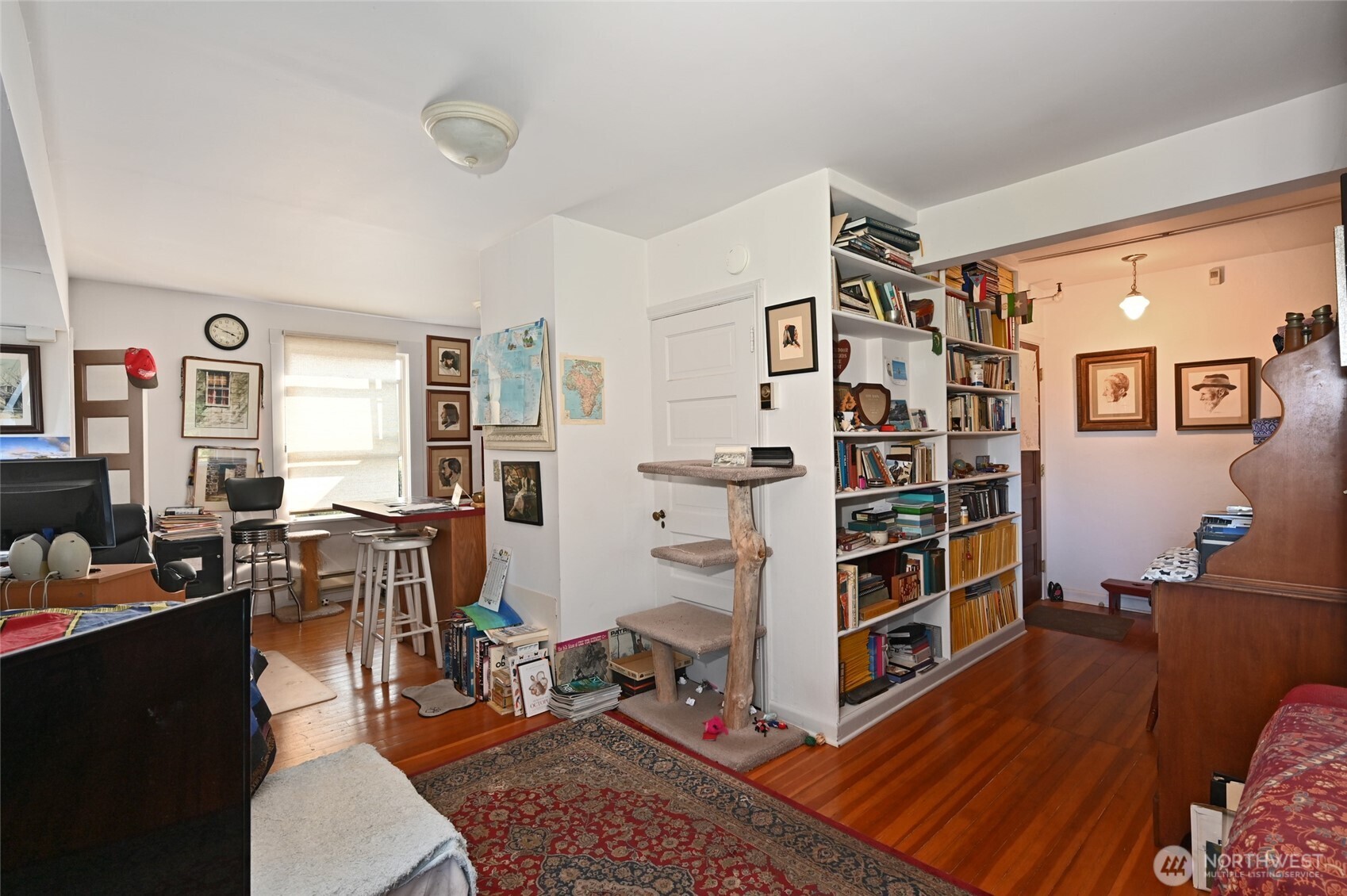 1425 East Prospect Street, Unit 110 Seattle, WA 98112 - Photo 35 of 40 a living room with furniture and a book shelf